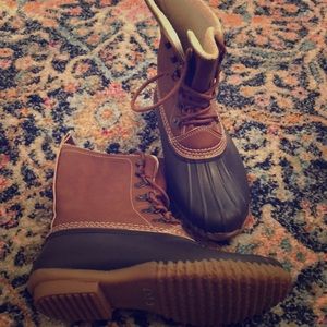 Duck boots